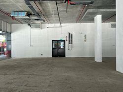 Middle Road (D7), Retail #453821111